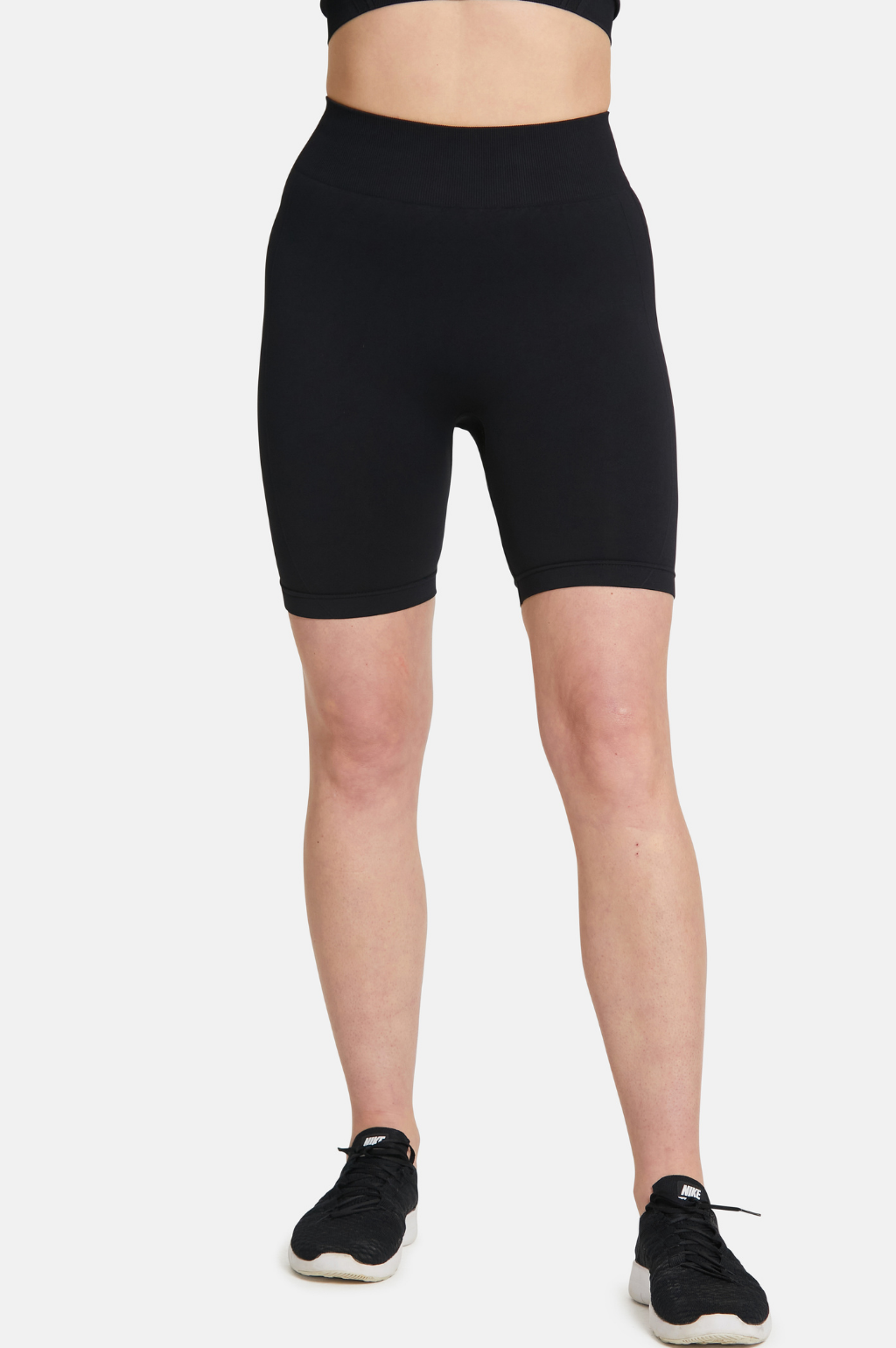 Seamless Compression Shorts in Black