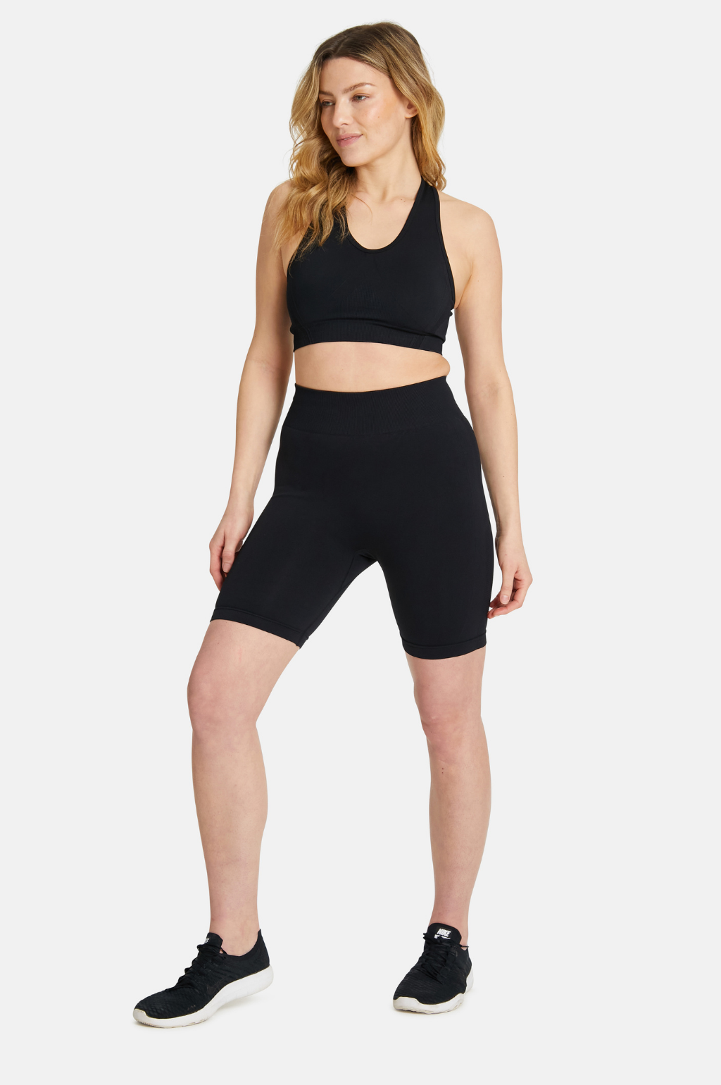 Seamless Compression Shorts in Black