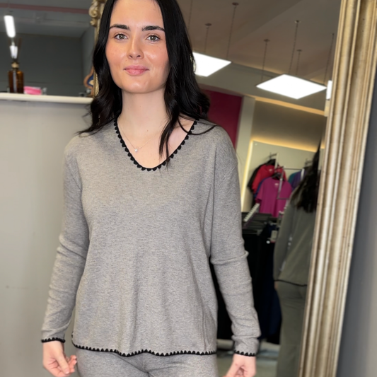 Grey Scallop Edge 2 Piece Set